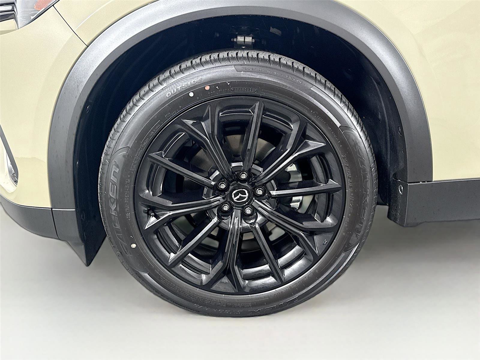 Certified 2025 MAZDA CX-70 3.3 Turbo w/ Premium Package image 12