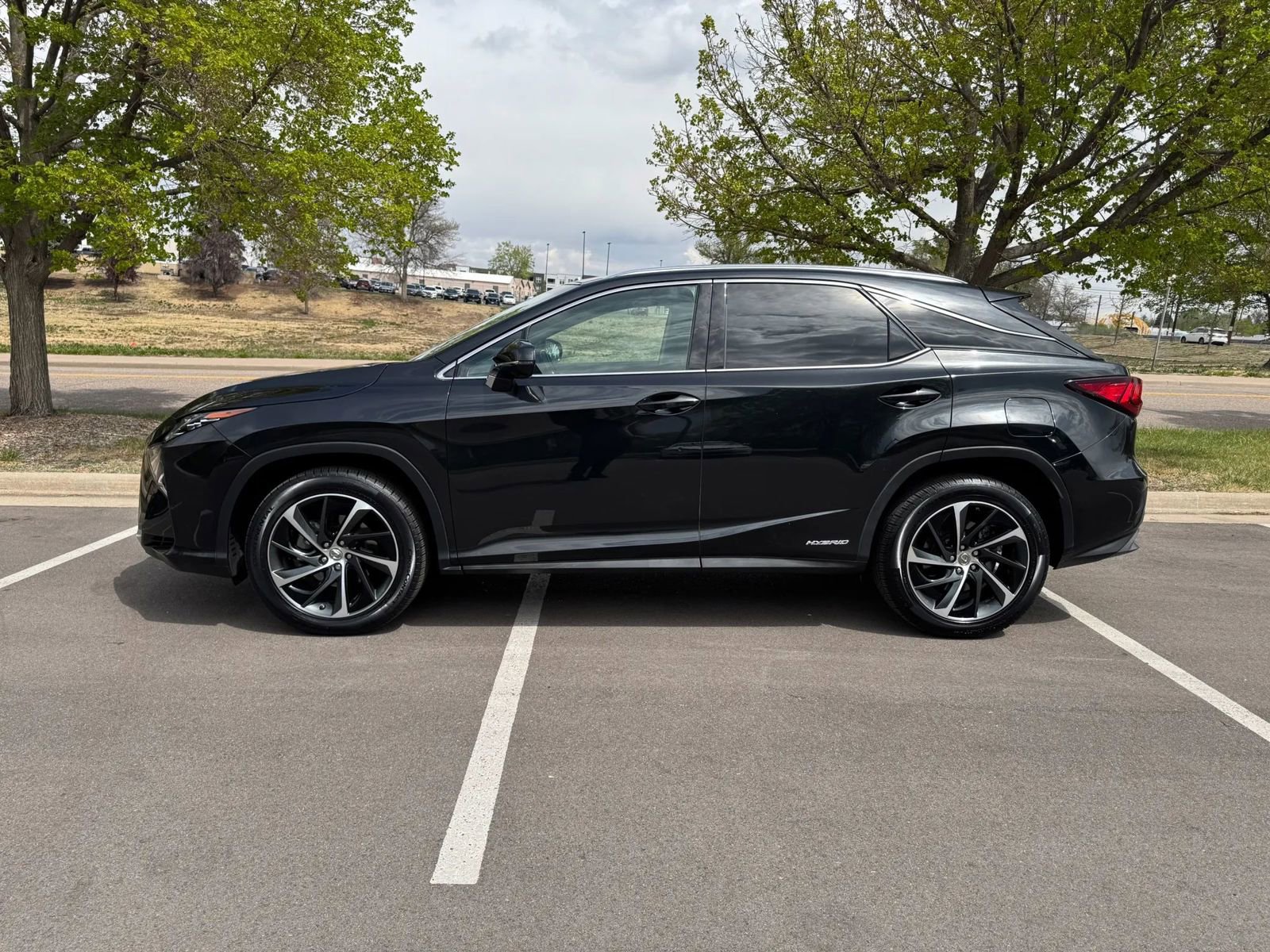 Used 2017 Lexus RX 450h AWD w/ Luxury Package image 2