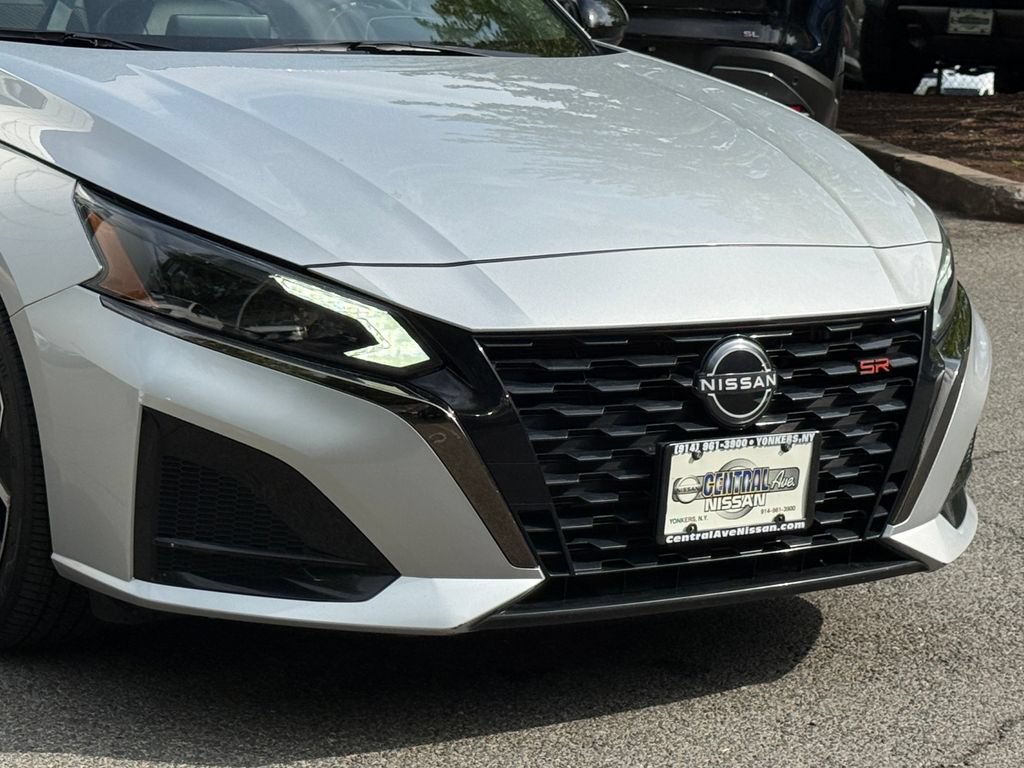 Used 2023 Nissan Altima 2.5 SR FWD image 8