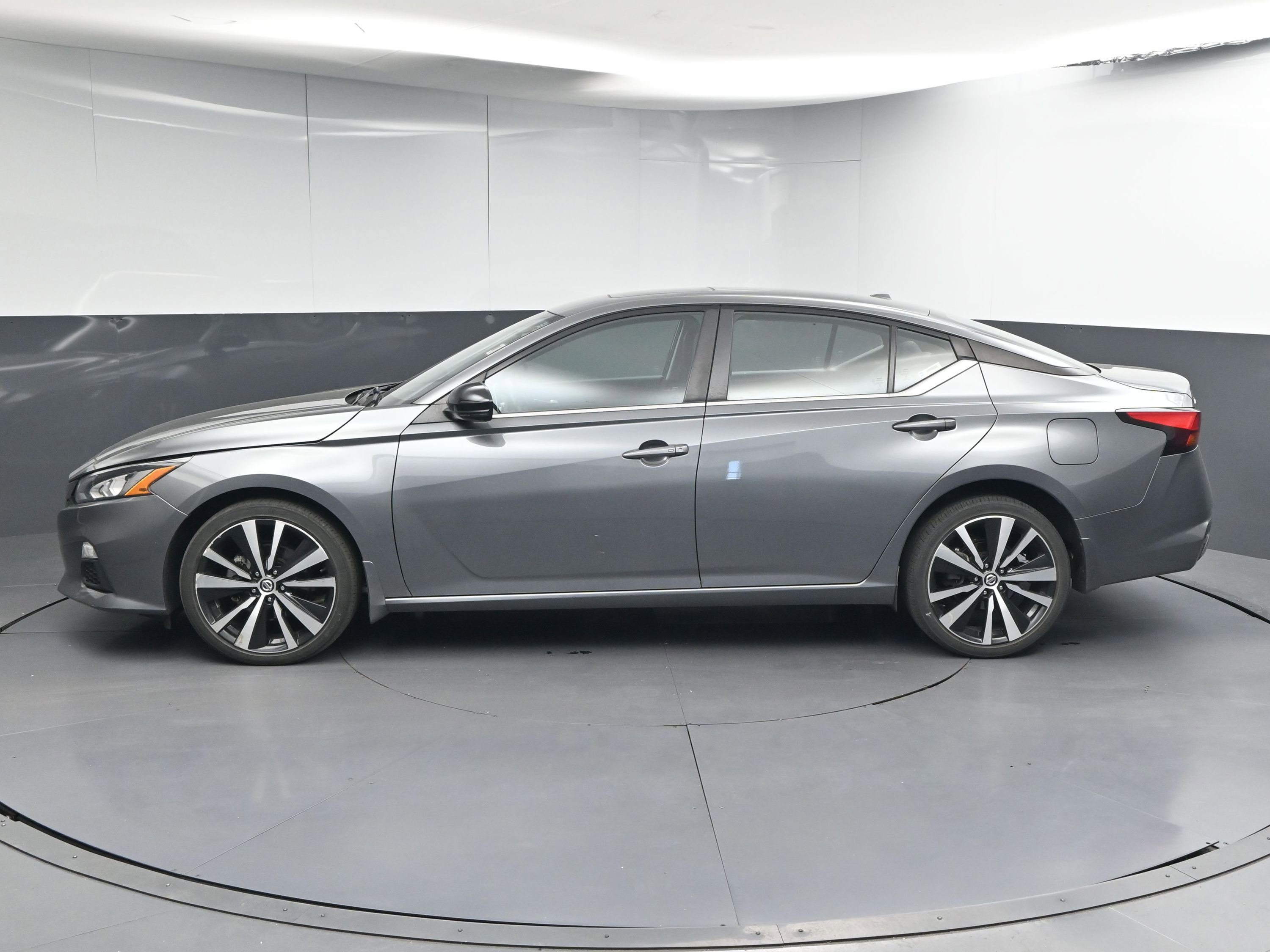 Used 2021 Nissan Altima 2.5 SR w/ SR Premium Package image 5