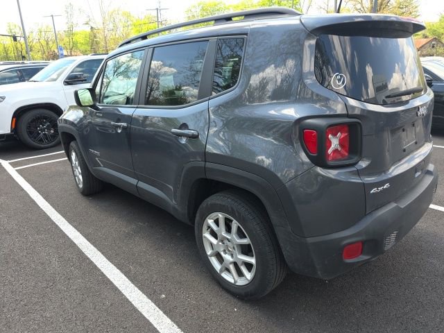 Used 2023 Jeep Renegade Latitude w/ Sun & Fun Group AWD/4WD image 10