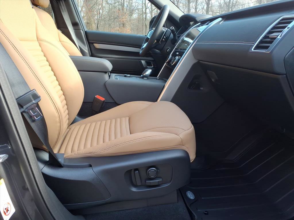 New 2026 Land Rover Discovery Limited Edition image 3