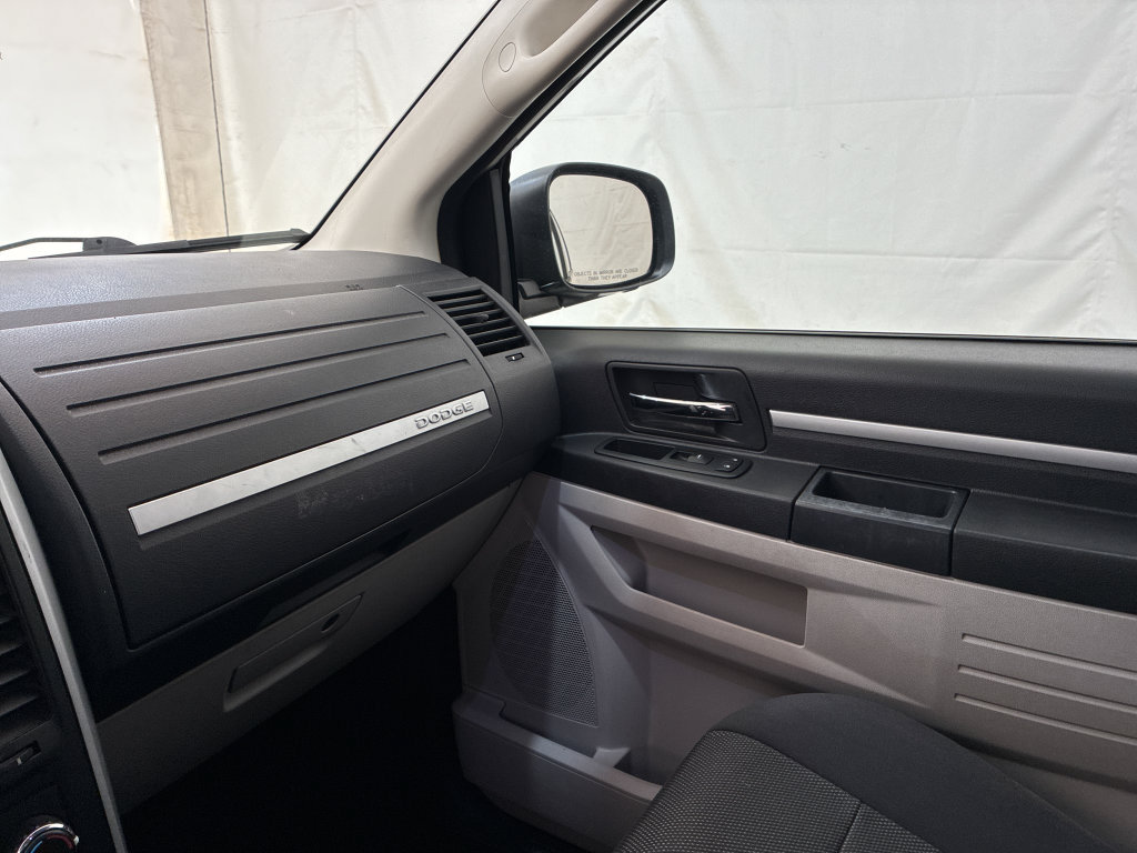 Used 2009 Dodge Grand Caravan SXT FWD image 22