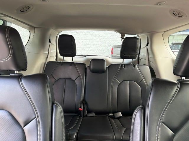 Used 2023 Chrysler Pacifica Touring-L FWD image 28