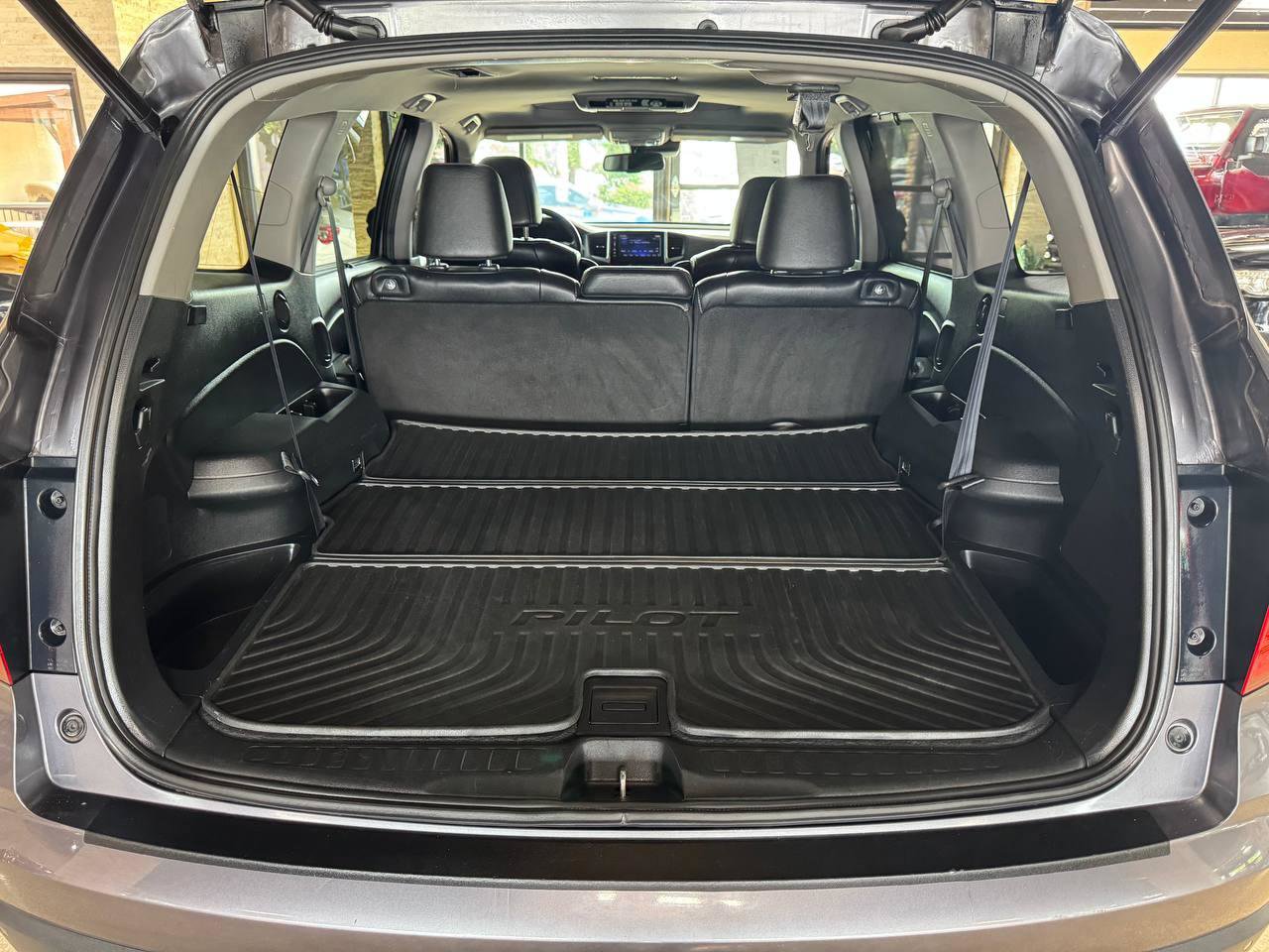 Used 2017 Honda Pilot Touring image 16