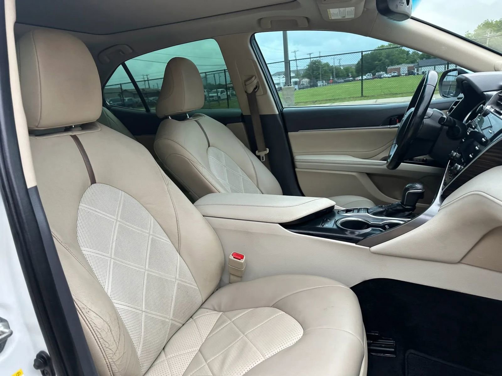 Used 2018 Toyota Camry XLE FWD image 24