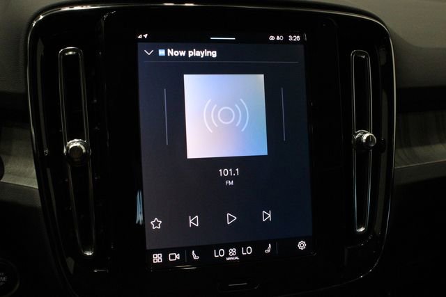 Used 2025 Volvo XC40 B5 Plus image 32