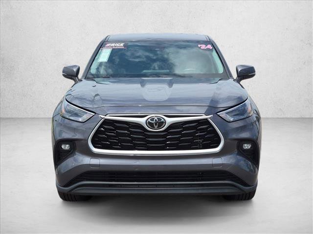 Used 2024 Toyota Highlander LE AWD/4WD video 2
