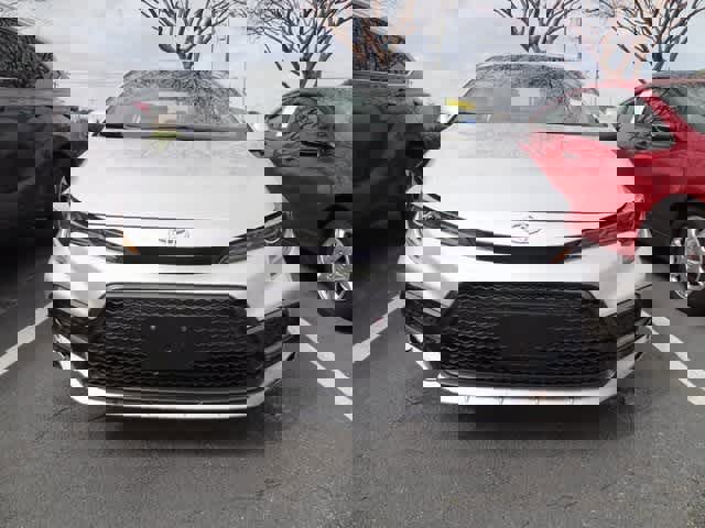 Used 2022 Toyota Corolla SE image 2