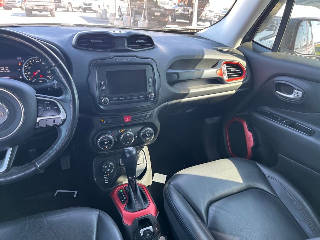 Used 2016 Jeep Renegade Trailhawk w/ Premium Trailhawk Package image 9
