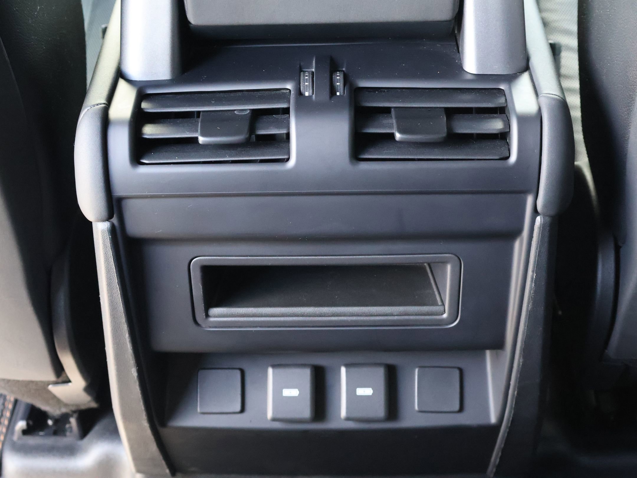 Used 2024 Land Rover Defender 110 X-Dynamic SE AWD/4WD image 22