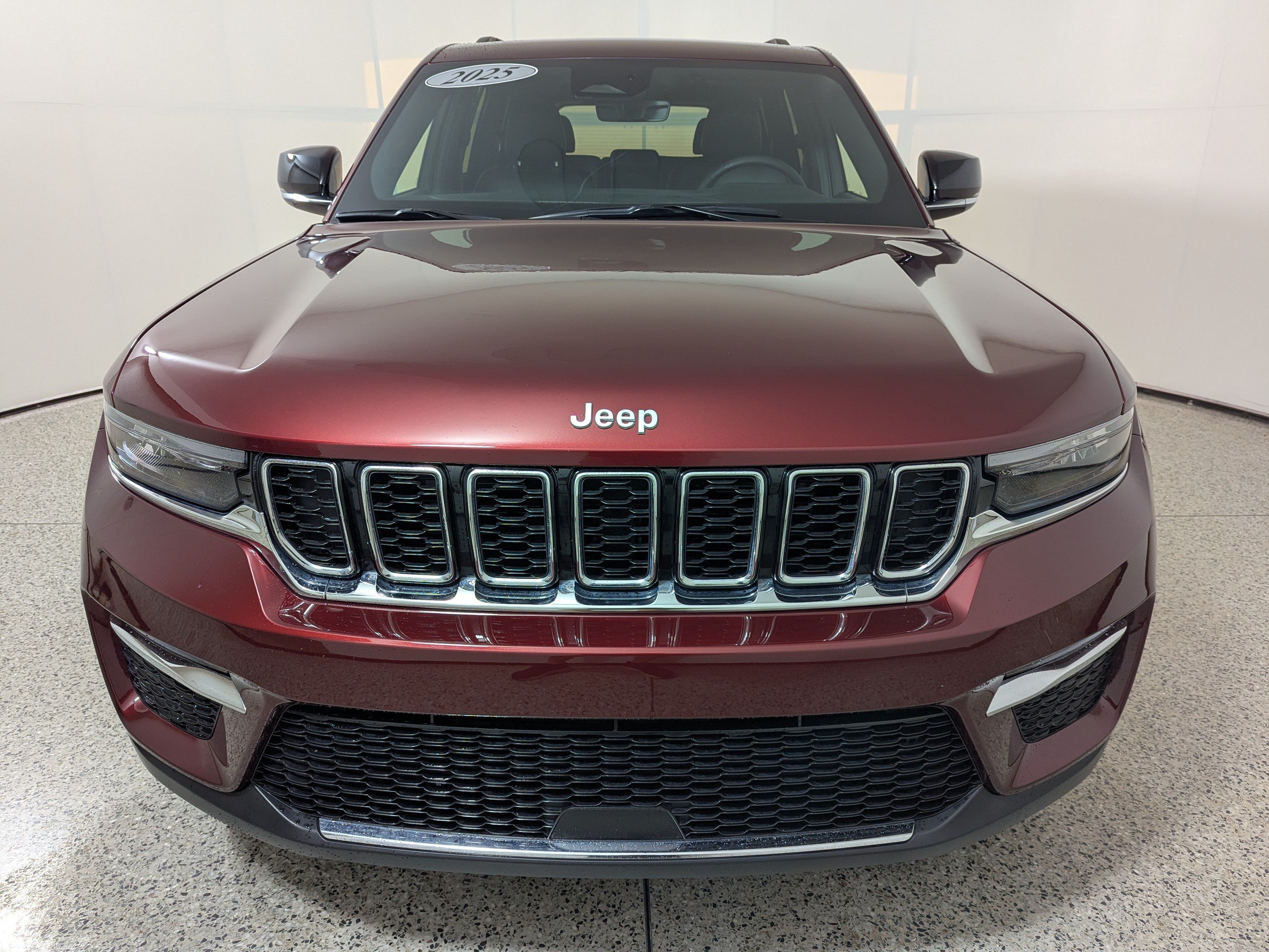 Used 2025 Jeep Grand Cherokee Limited w/ Trailer Tow Package RWD image 2