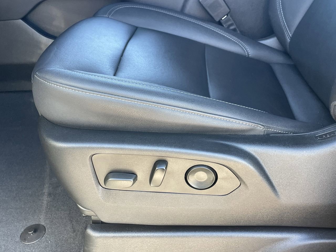 Used 2022 Chevrolet Tahoe Z71 w/ Z71 Off-Road Package image 24