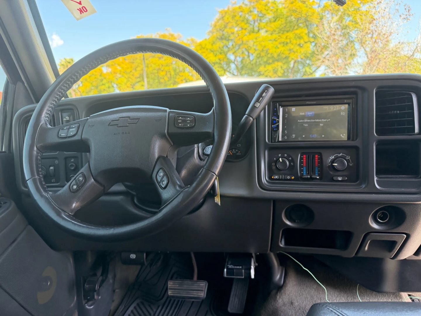 Used 2004 Chevrolet Silverado 3500 4x4 Crew Cab w/ Heavy-Duty Power Package image 12