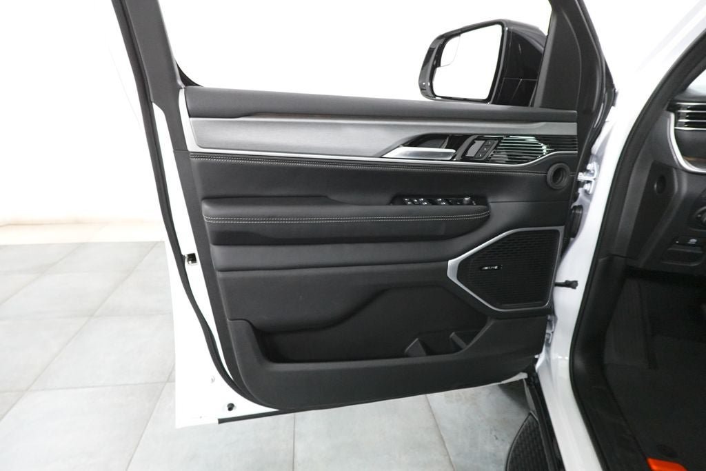 New 2026 Jeep Grand Wagoneer L 4WD w/ Premium Group I image 22