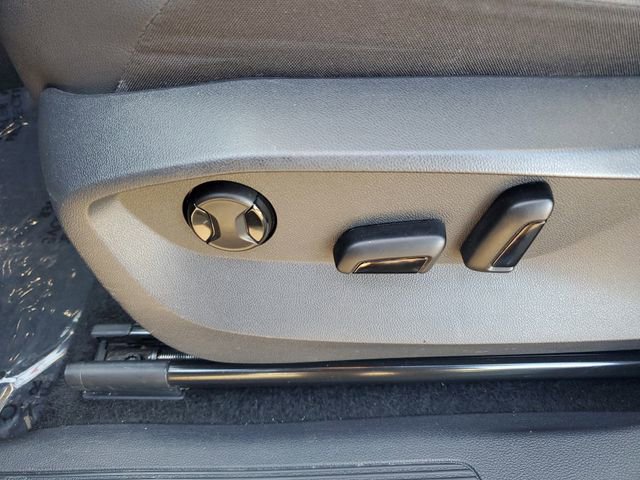 Used 2024 Volkswagen Tiguan SE image 19