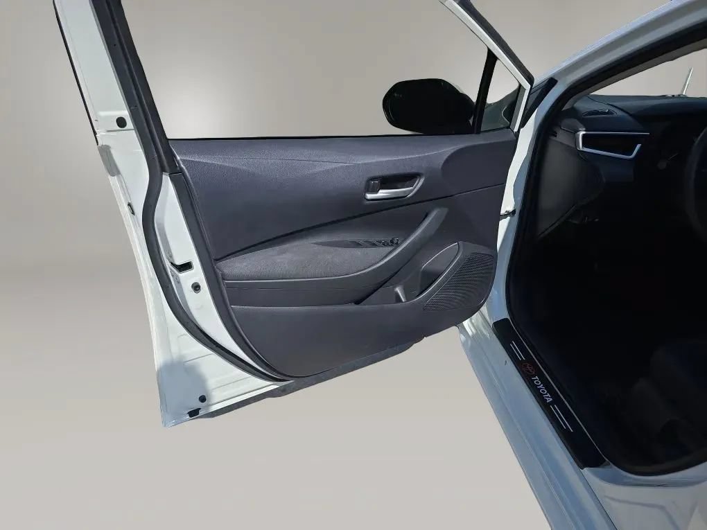 Used 2020 Toyota Corolla LE FWD image 33