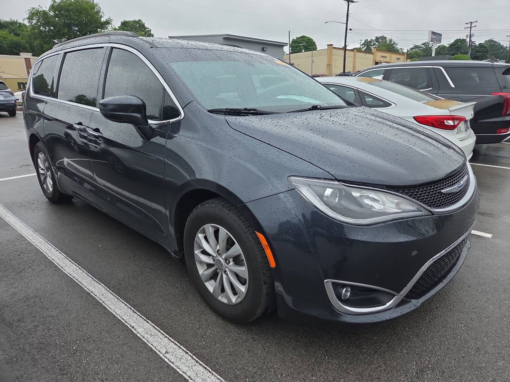 Used 2019 Chrysler Pacifica Touring Plus w/ Cold Weather Group FWD image 1