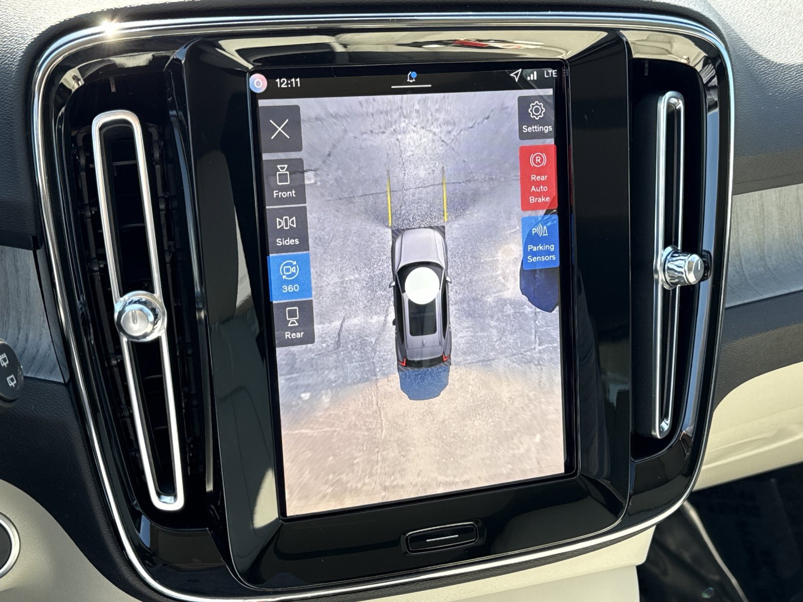 New 2026 Volvo XC40 B5 Ultra w/ Protection Package Premier AWD/4WD image 25
