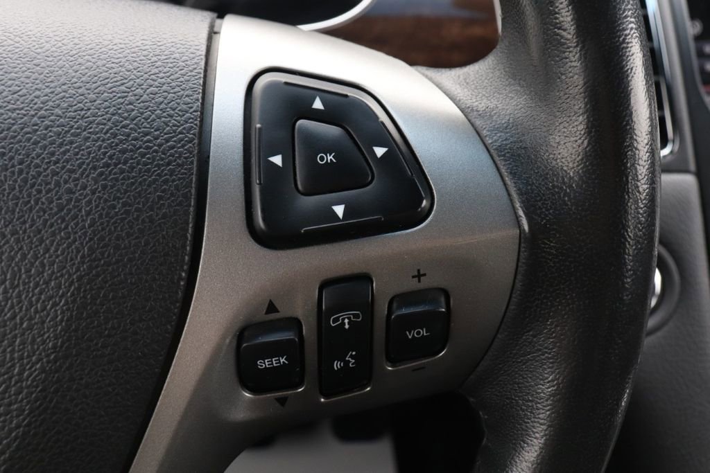 Used 2015 Ford Taurus Limited FWD image 28