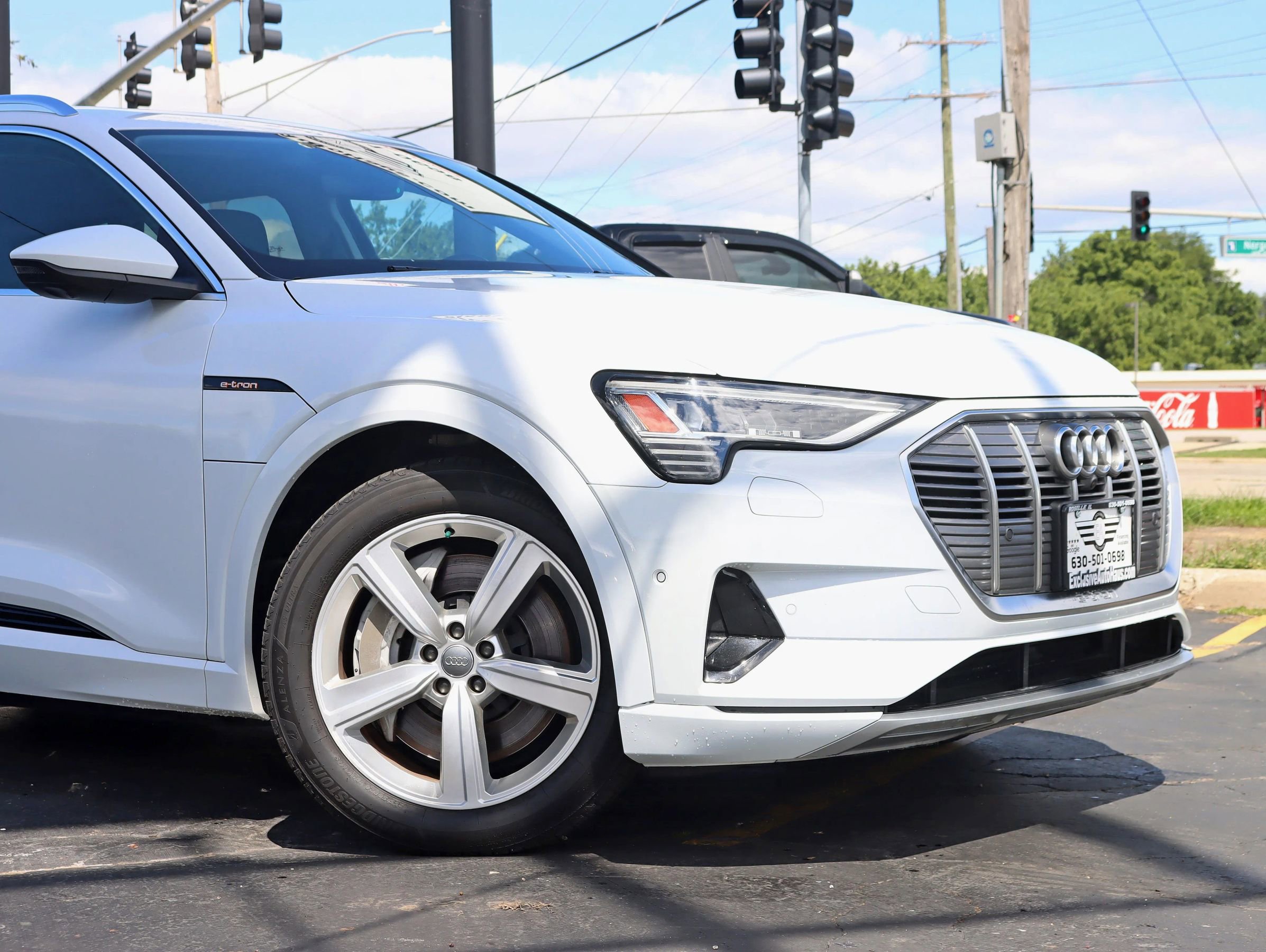 Used 2019 Audi e-tron Premium Plus image 3