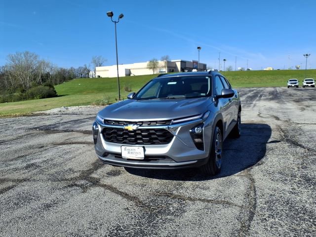 Used 2025 Chevrolet Trax LT w/ LT Convenience Package FWD image 43