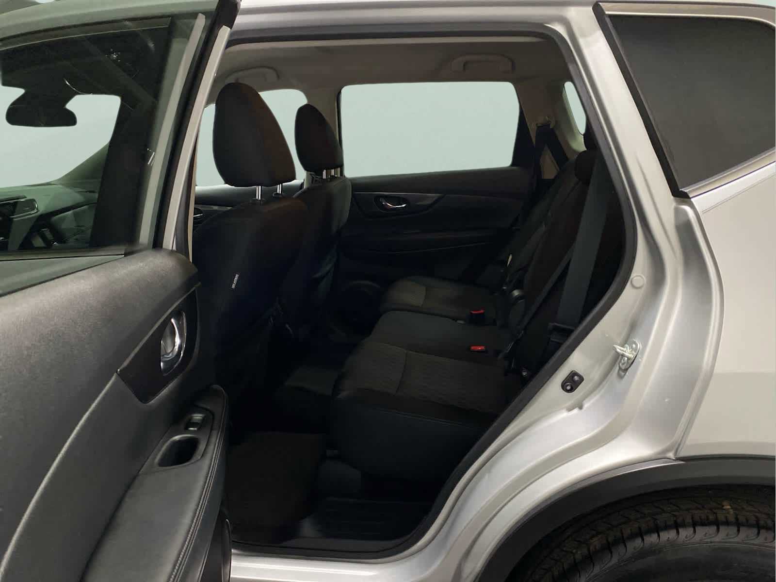 Used 2019 Nissan Rogue SV image 24