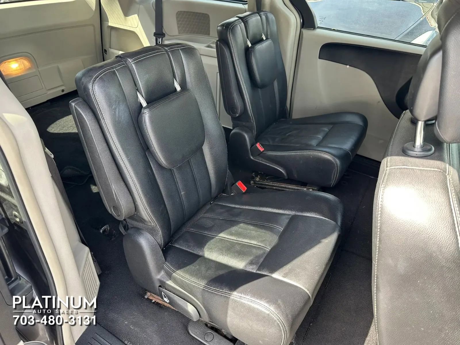 Used 2015 Chrysler Town & Country Touring FWD image 13
