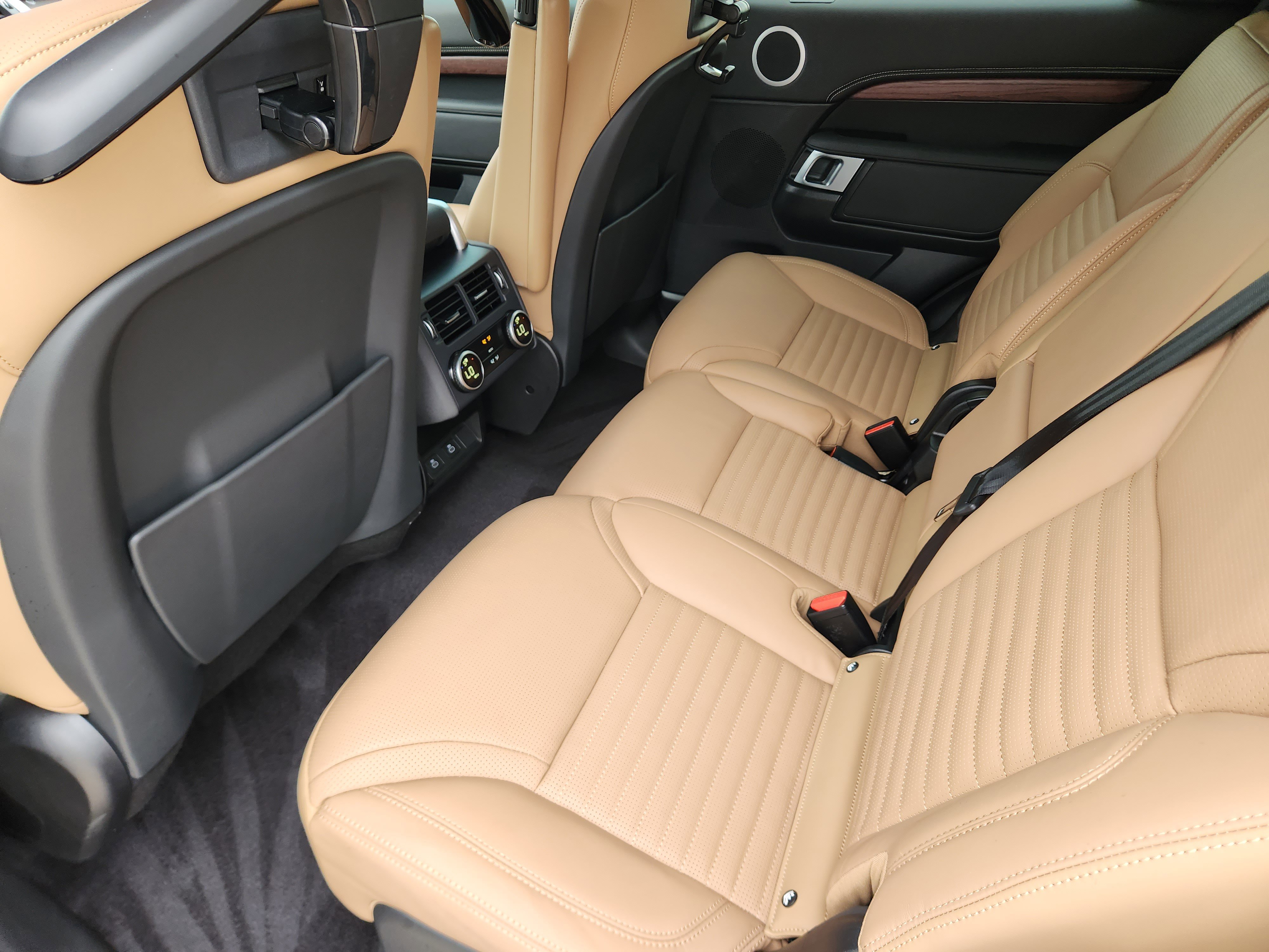 Certified 2025 Land Rover Discovery Dynamic SE image 31