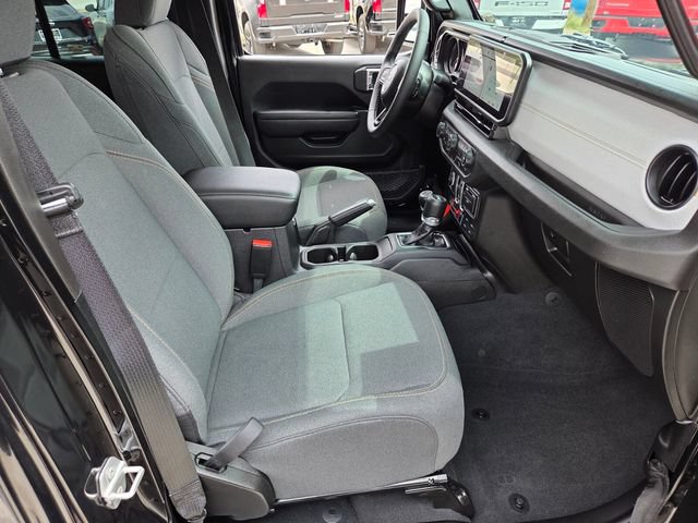 Used 2025 Jeep Wrangler Unlimited Sport AWD/4WD image 15