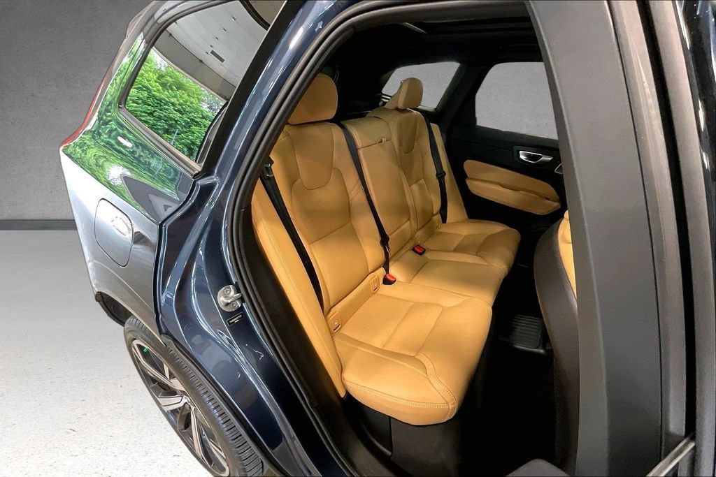 Certified 2024 Volvo XC60 T8 Ultimate w/ Protection Package Premier AWD/4WD image 26