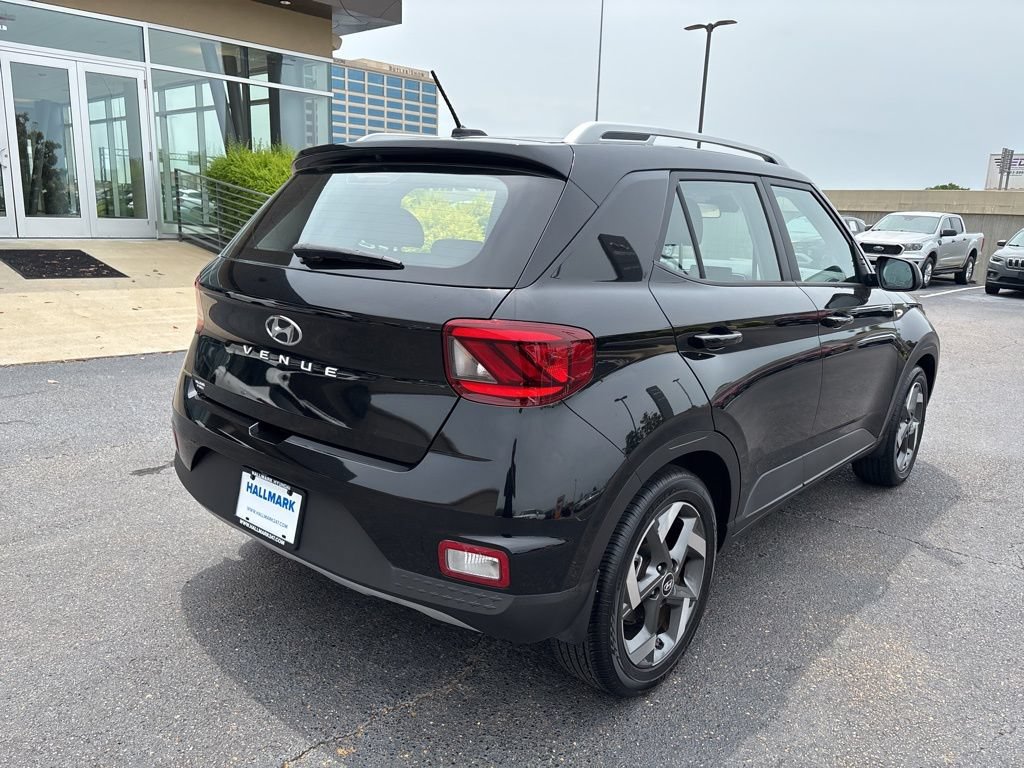 Certified 2023 Hyundai Venue SEL FWD image 5