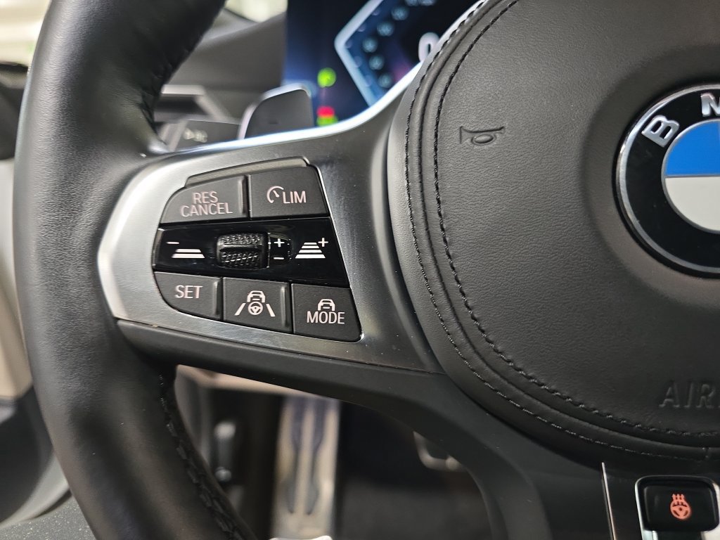 Used 2024 BMW M440i Convertible RWD image 17