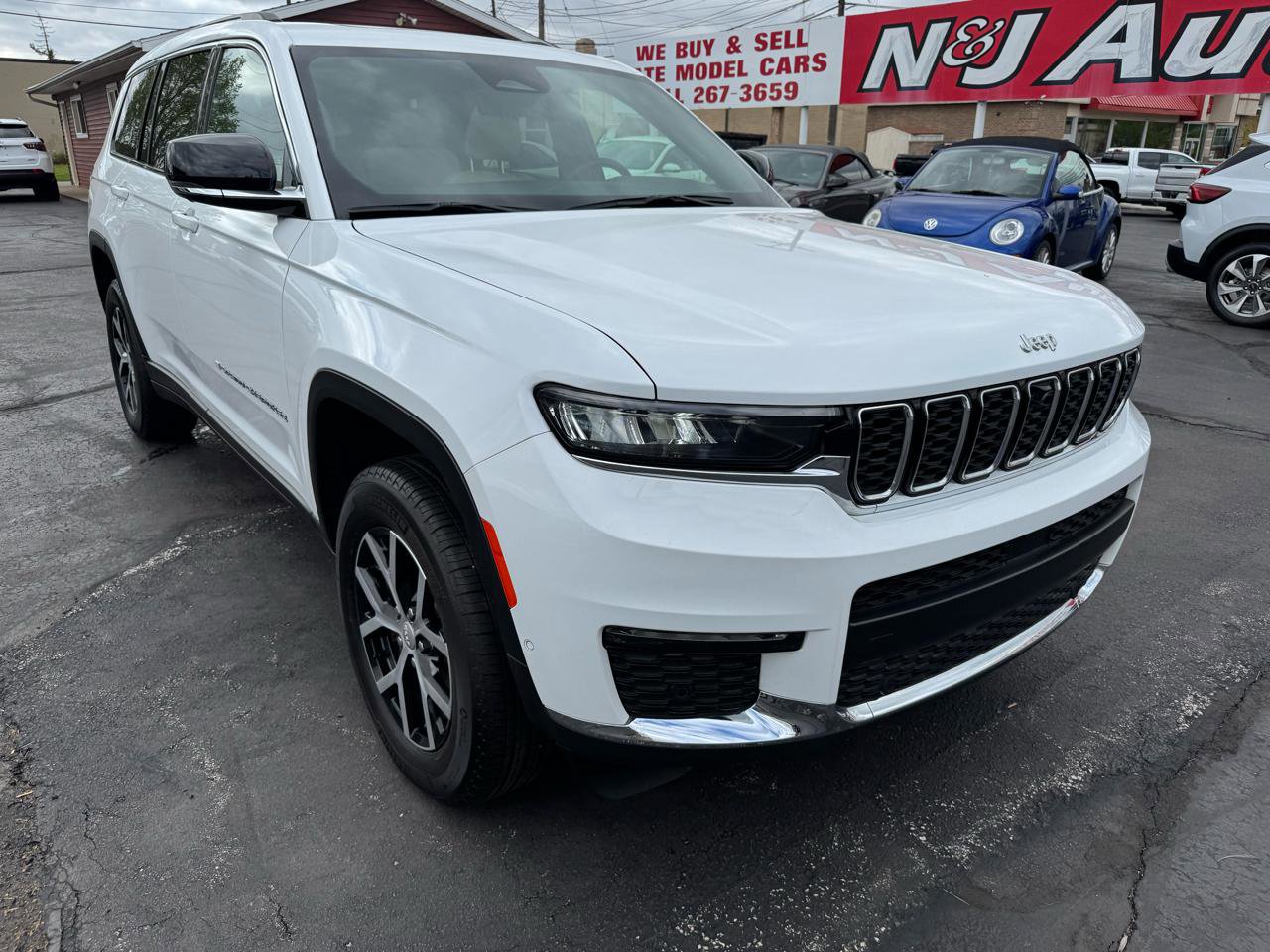 Used 2024 Jeep Grand Cherokee L Limited w/ Luxury Tech Group II AWD/4WD image 3