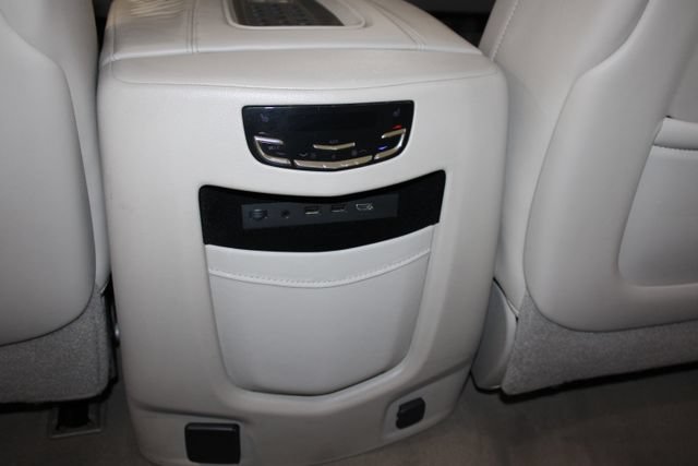 Used 2017 Cadillac Escalade Luxury AWD/4WD image 16