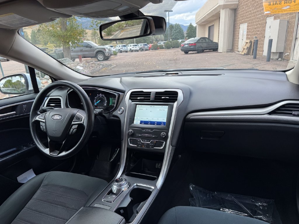 Used 2020 Ford Fusion SE FWD image 25