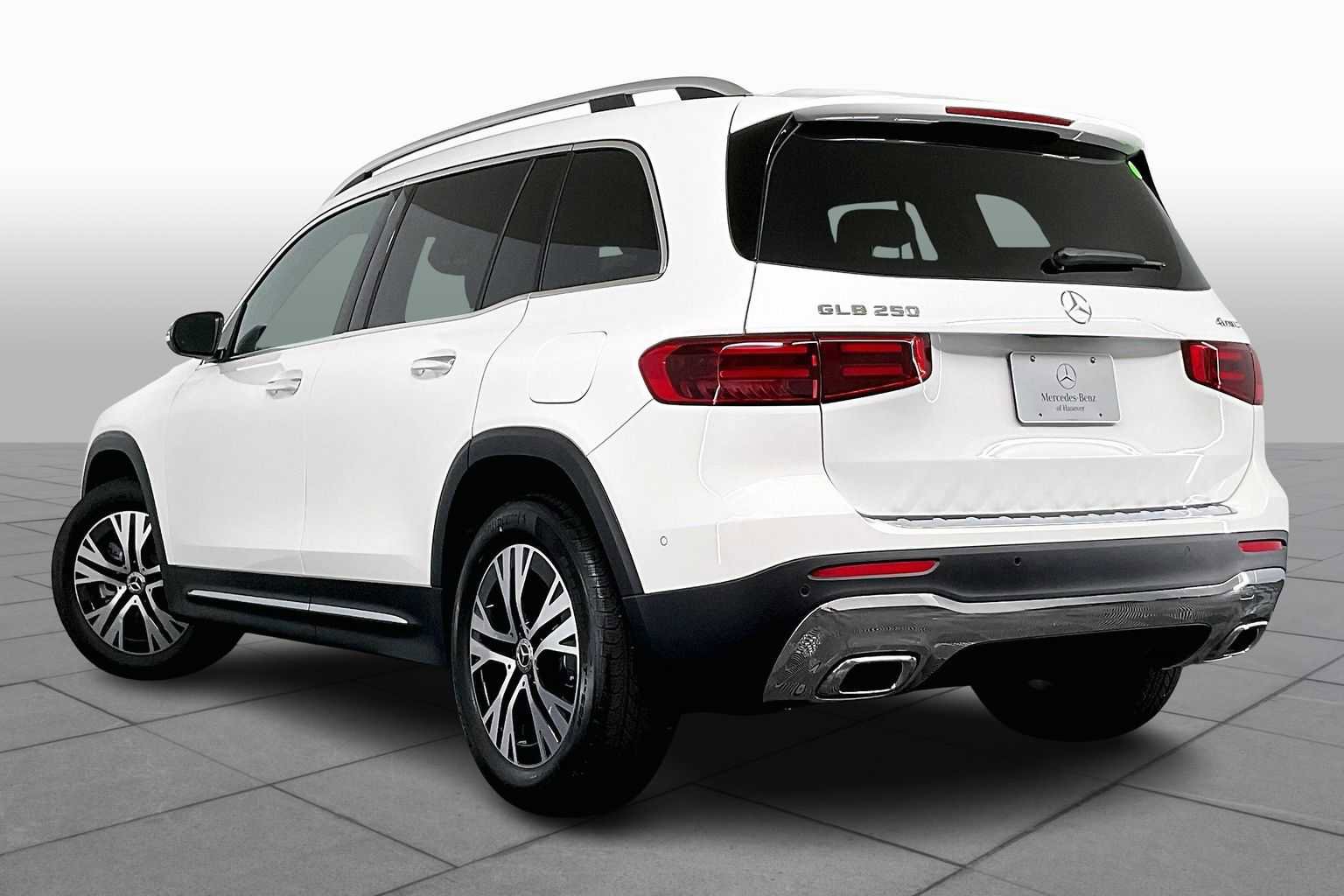 New 2025 Mercedes-Benz GLB 250 4MATIC image 4