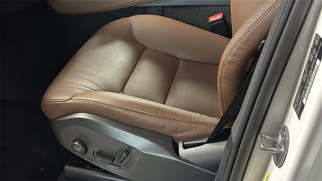 Used 2023 Volvo XC90 B6 Plus image 29