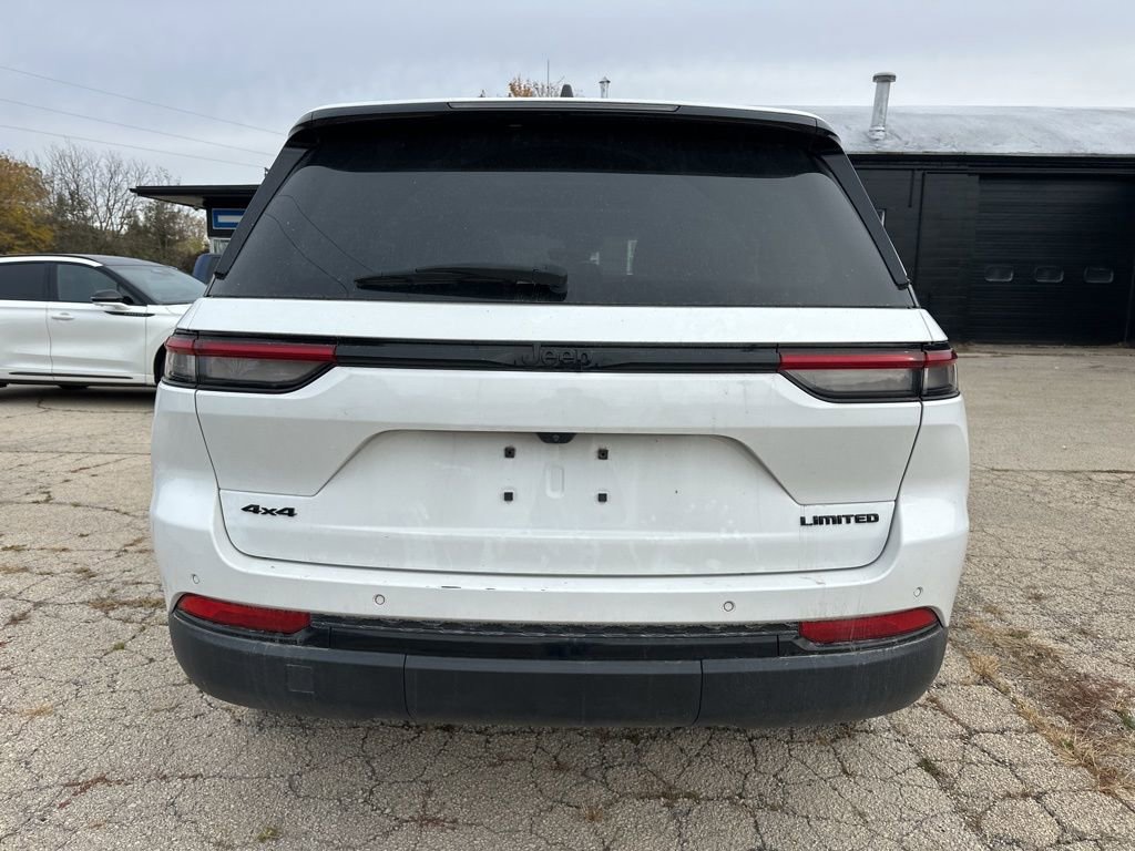 Used 2023 Jeep Grand Cherokee Limited w/ Black Appearance Package image 12