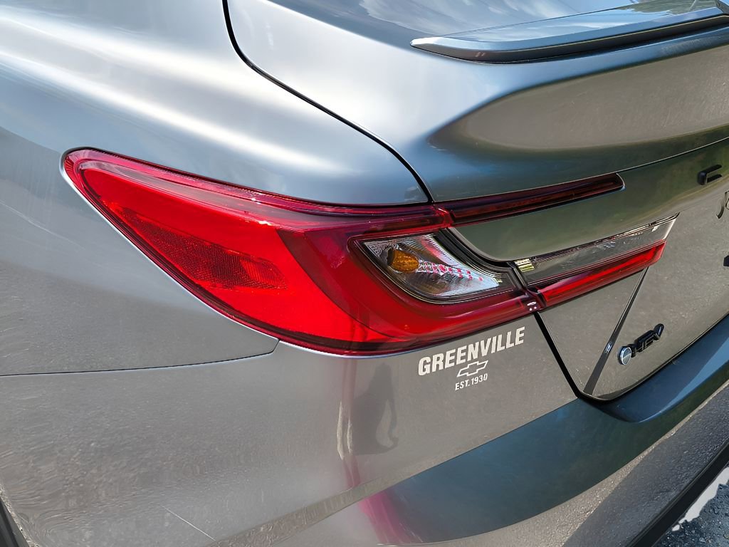 Used 2025 Toyota Camry SE image 5