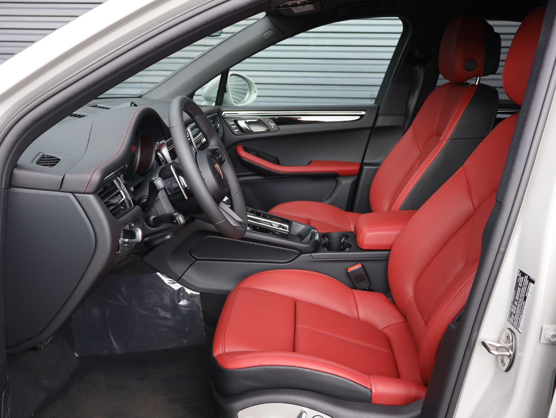 New 2026 Porsche Macan AWD/4WD image 5