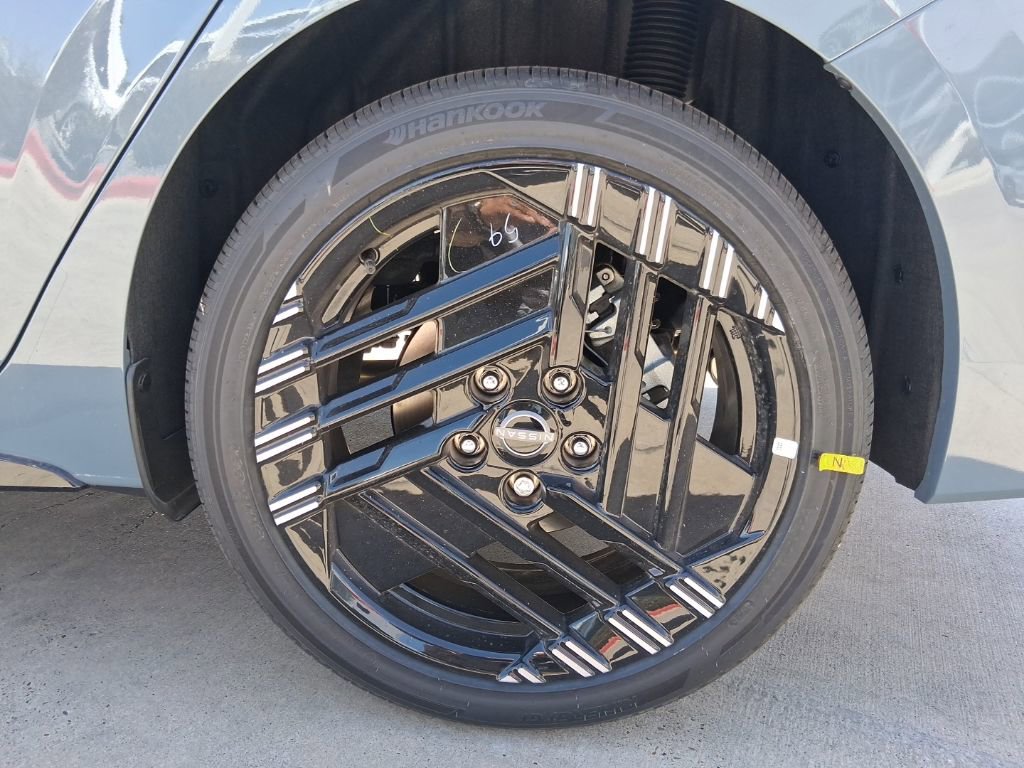 New 2026 Nissan Sentra SR w/ Floor Mat Package FWD image 31