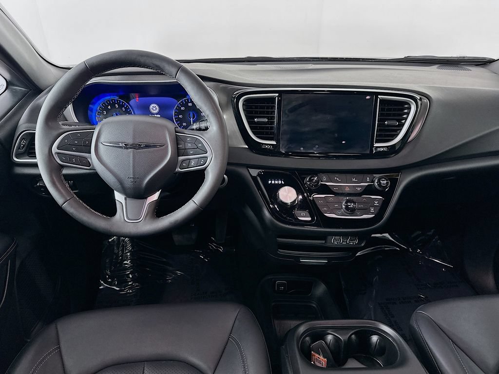 Used 2025 Chrysler Pacifica Select FWD image 29