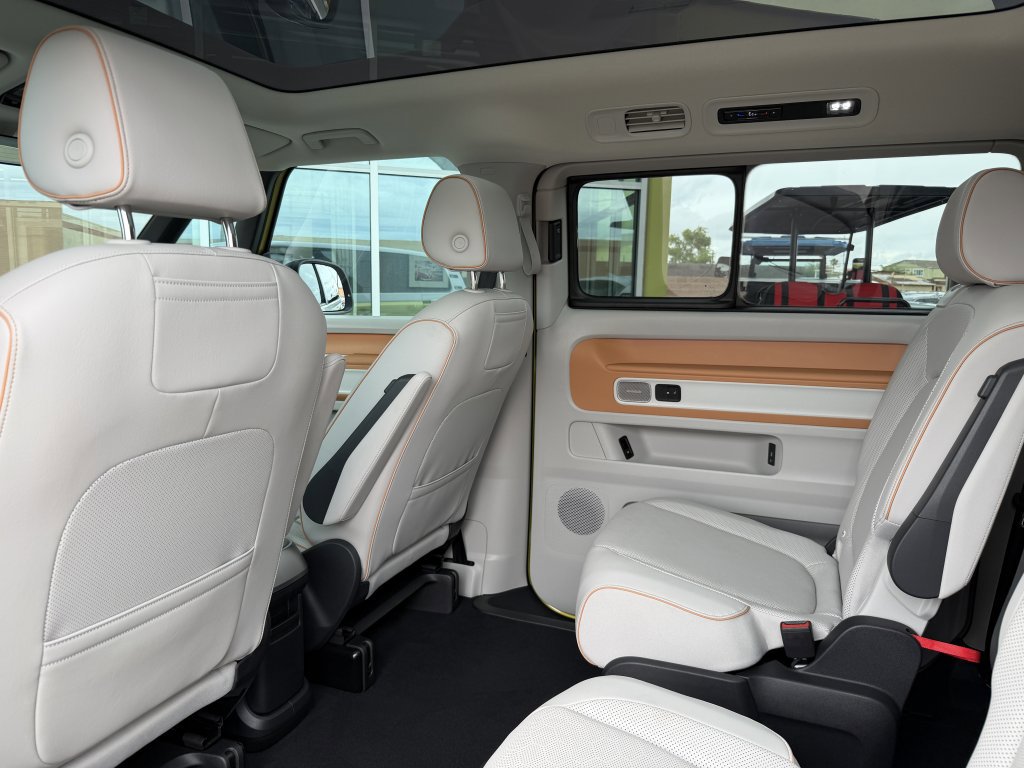 Used 2025 Volkswagen ID. Buzz 1st Edition image 34