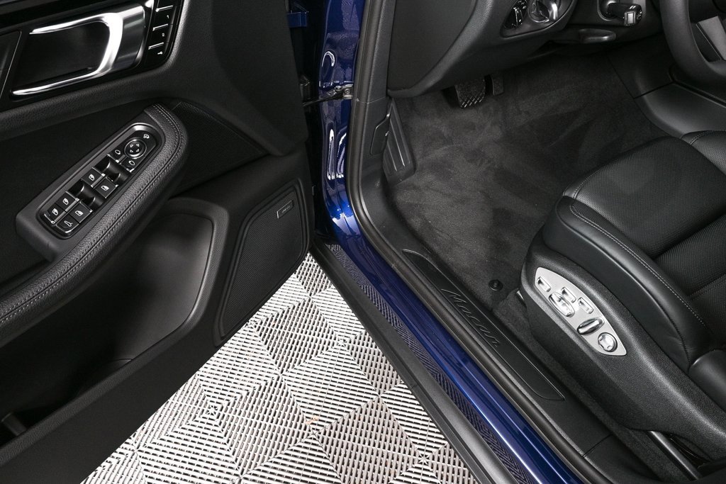 New 2025 Porsche Macan image 7