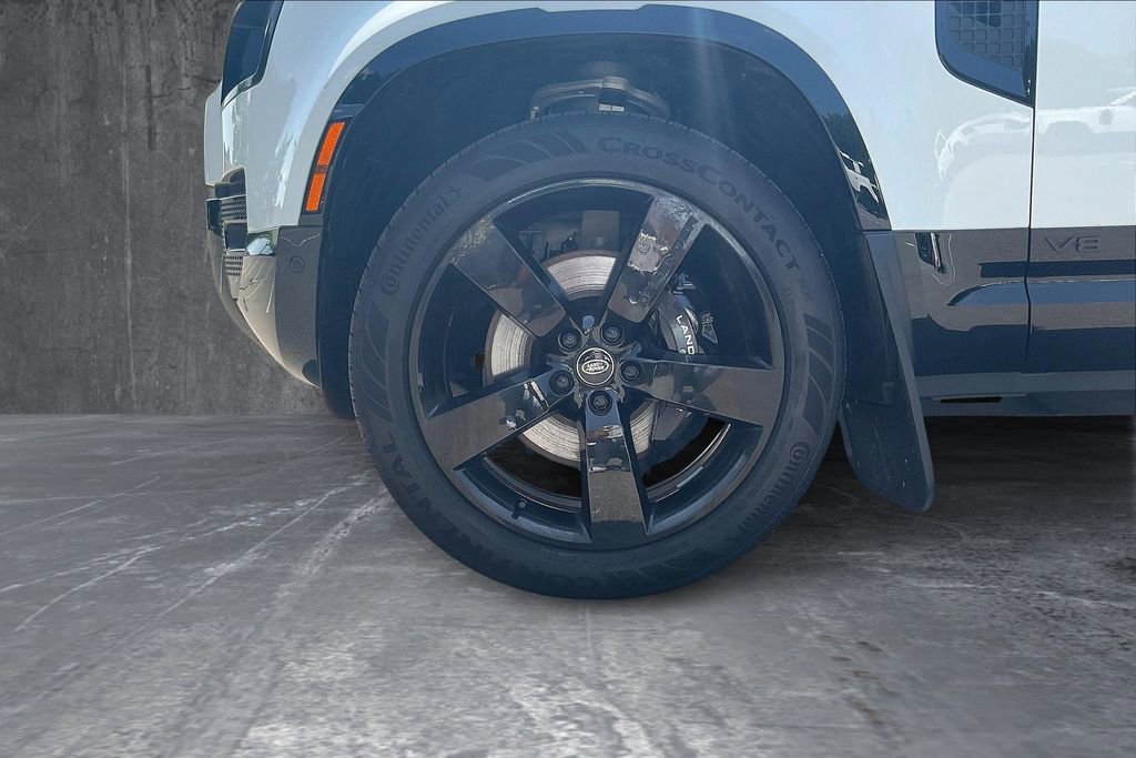 Used 2025 Land Rover Defender 110 V8 image 32