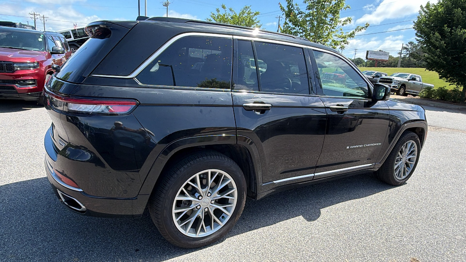 Used 2024 Jeep Grand Cherokee Summit AWD/4WD image 8