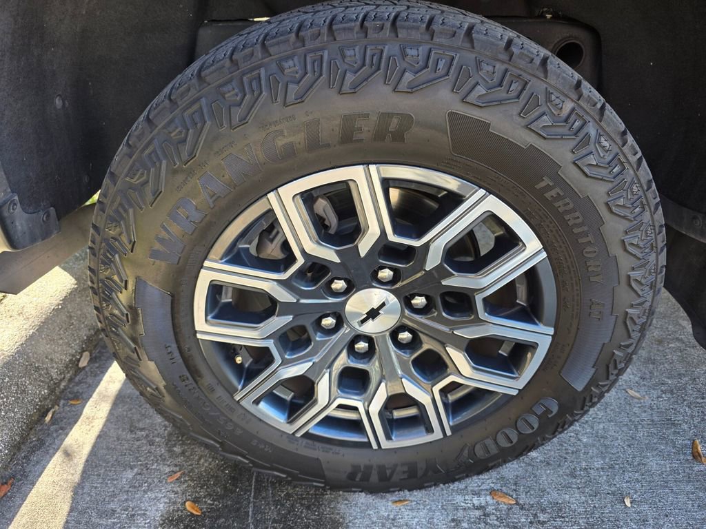 Used 2023 Chevrolet Colorado Z71 w/ Z71 Convenience Package 2 image 16