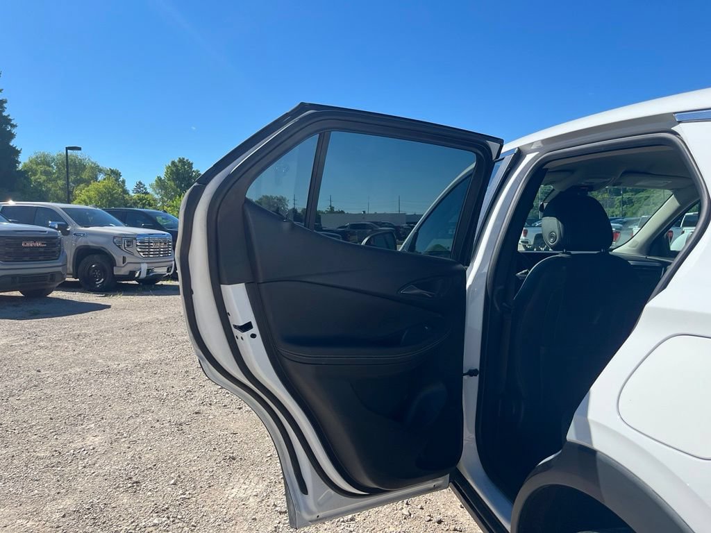 Used 2025 Buick Encore GX Preferred AWD/4WD image 28