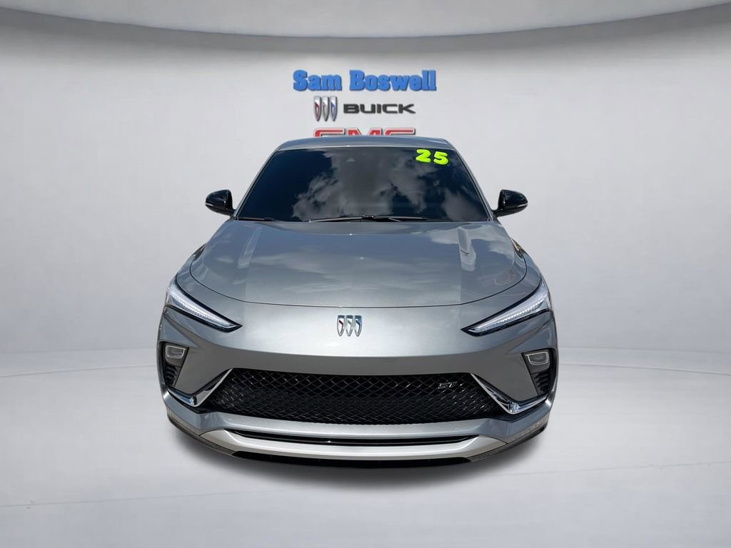 Used 2025 Buick Envista Sport Touring w/ Convenience II Package FWD image 4